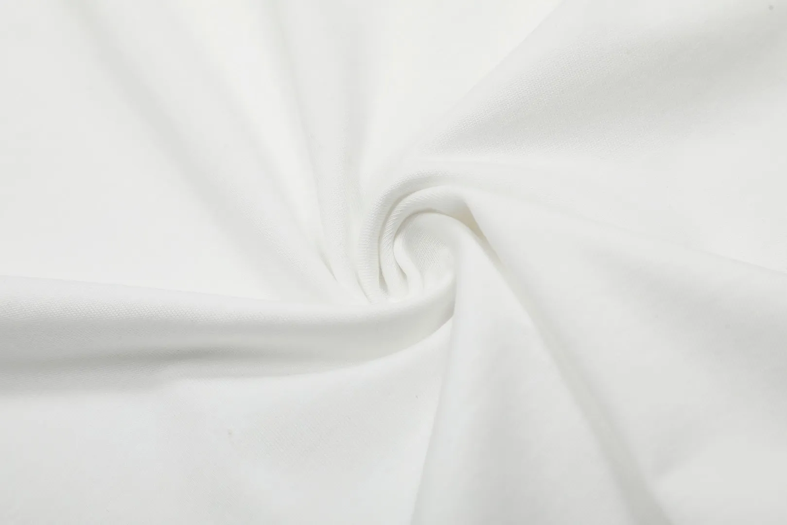 vivienne west wood The Queen Mother of the West Vivienne Saturn Embroidered Short Sleeve VIVI 157# "Exclusive Style" The new fabrics have been washed twice at high temperature + water. It is the only one in the entire network that achieves 0 shrinkage. The Solona thread is arranged. The threaded neckline does not deform. It is tight and dense. Welcome to compare. The entire series of correct accessories. Every detail is completely restored and can be stretched directly.